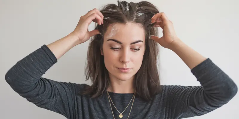 How to Apply Dry Shampoo