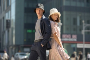 What Is a Bucket Hat? Cool Hat Styles for Men & Women 2025